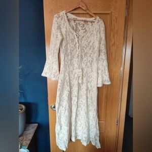 Chic Ivory Lace Long Sleeve Dress